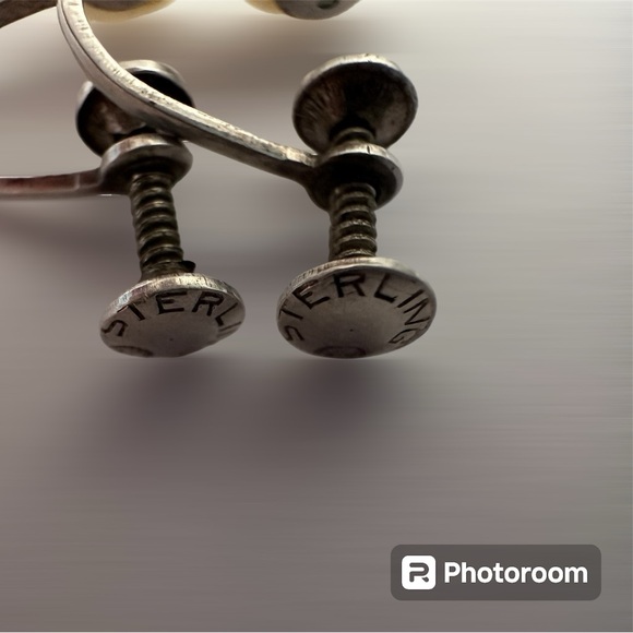 Vintage 7mm Pearl & Sterling Silver Screw Back Earrings - Picture 6 of 6